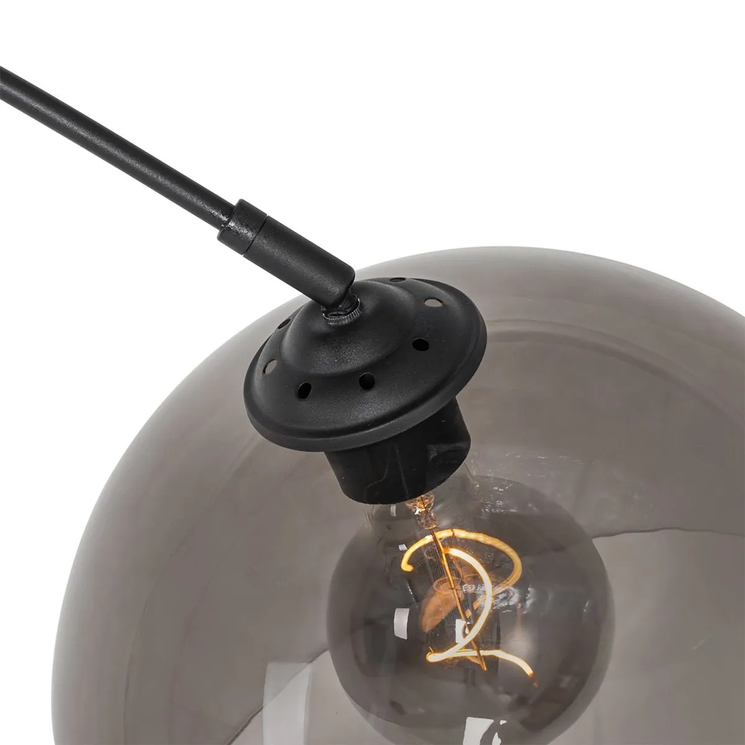 Detailaufnahme der schwarzen QAZQA Bogenlampe Arc mit Rauchglas und E27 Fassung.