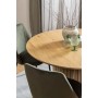 Runder ebuy24 Yale Esstisch Ø120cm in Eiche Dekor mit Stühlen und Dekoration.