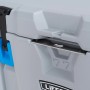 Detailaufnahme: Graue Lifetime Kühlbox Premium mit Tragegriffen und Verschluss.