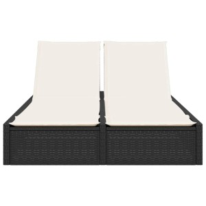 Schwarze VidaXL Doppel-Sonnenliege aus Rattan mit cremeweißen Kissen.