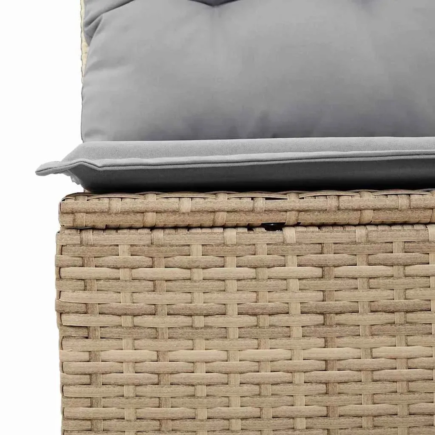 Detailansicht: Beige vidaXL Gartenmöbel Set aus Polyrattan mit grauen Kissen.