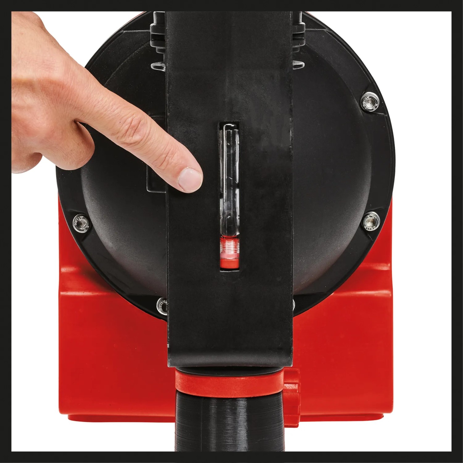 Detailaufnahme: Wasserstandsanzeige am Einhell Hauswasserautomat GE-AW 1246 N FS.