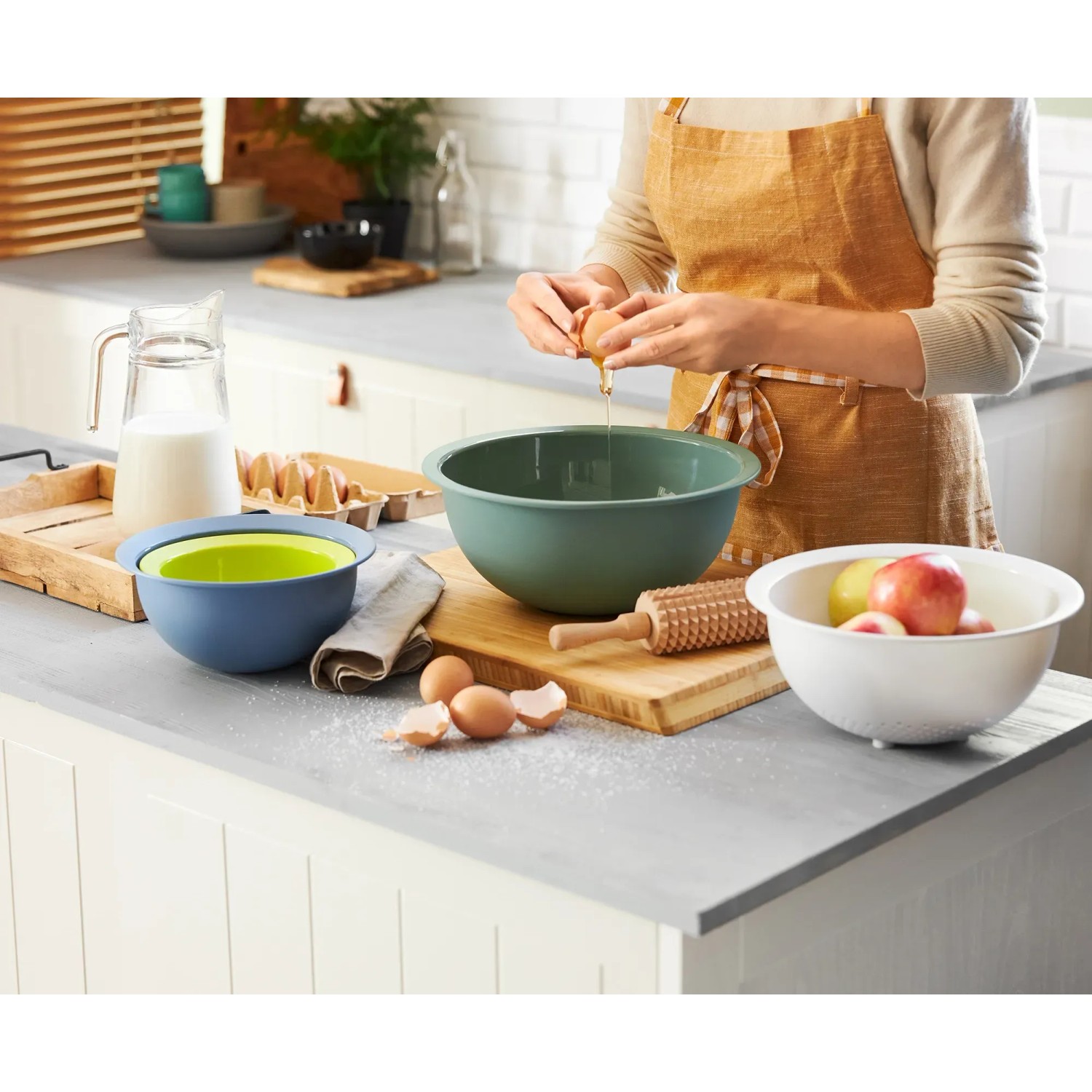 Rotho Schüssel-/Sieb-Set Caruba, 4-teilig in Mehrfarbig. Küchenhelfer zum Backen und Kochen.
