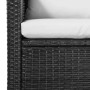 Detailaufnahme: Schwarzes Poly Rattan Gartenmöbel-Set mit cremeweißen Auflagen.