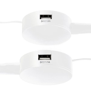 Detailaufnahme der USB-Anschlüsse der weißen SOTECH LED Bettleuchte LUCE.