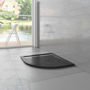 Schwarze AICA Viertelkreis-Duschwanne 80x80 cm mit Stein-Effekt und Ablaufgarnitur.