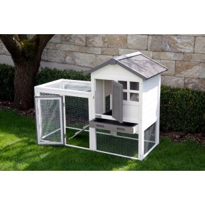 Kerbl Kleintierstall Freetime, weiß-grau, mit Freilaufgehege und Bitumendach.