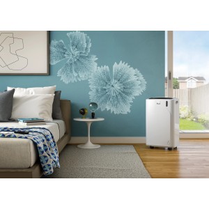 DeLonghi Klimagerät PAC EM90 Silent im Wohnraum. Mobiles Klimagerät in Weiß.