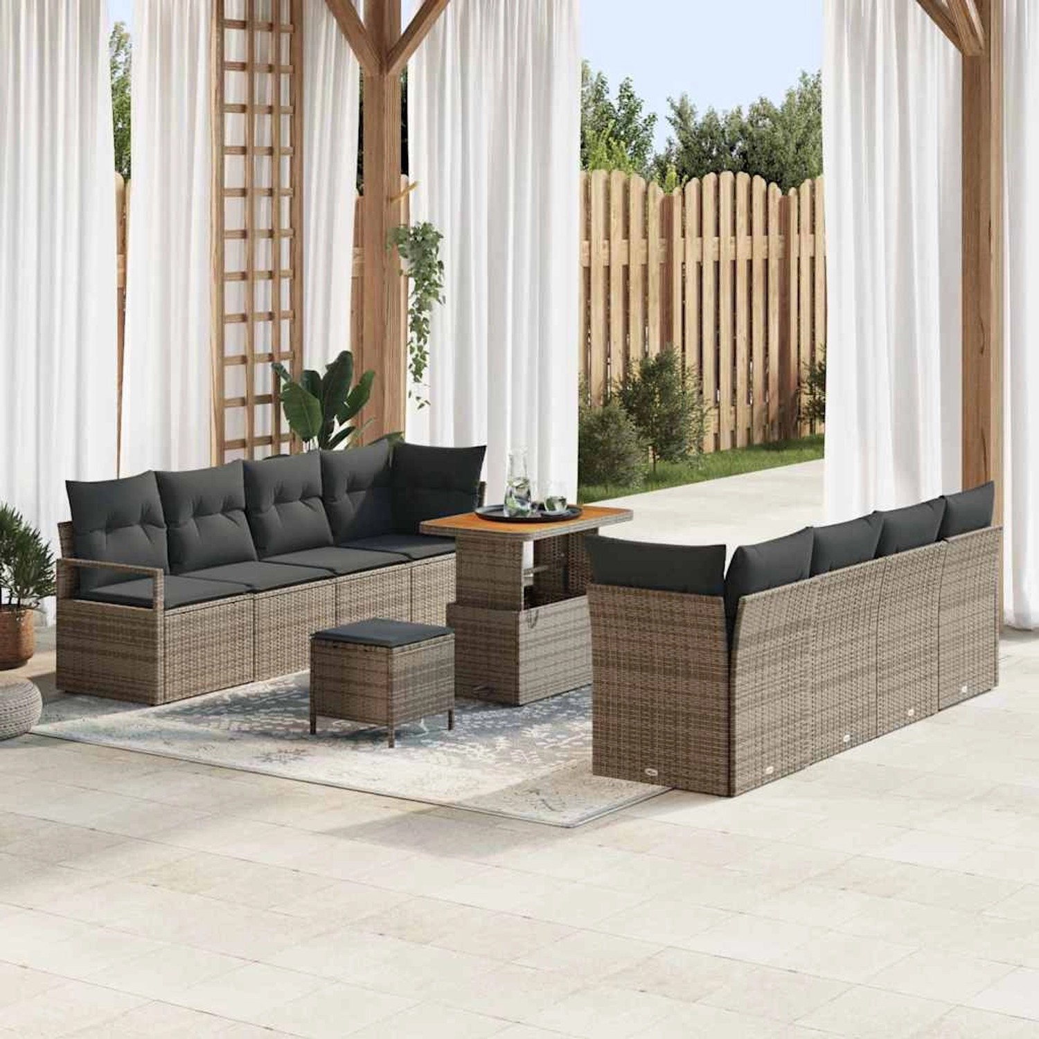 vidaXL 11-teiliges Garten-Sofa-Set aus grauem Rattan mit Akazienholz und grauen Kissen.