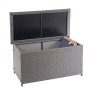 Geöffnete graue Poly-Rattan Kissenbox (170l) von MCW, ideal zur Aufbewahrung von Gartenutensilien.