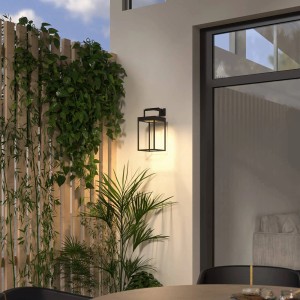 Moderne, dimmbare LED Solarleuchte Lynzy in Schwarz aus Aluminium für den Außenbereich.