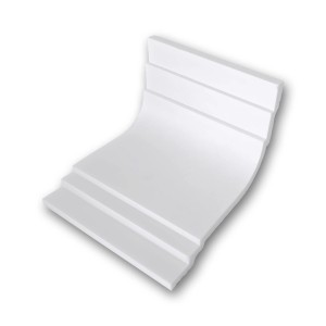 Musterstück einer weißen PROFHOME Eckleiste/Deckenleiste, ca. 10 cm lang.