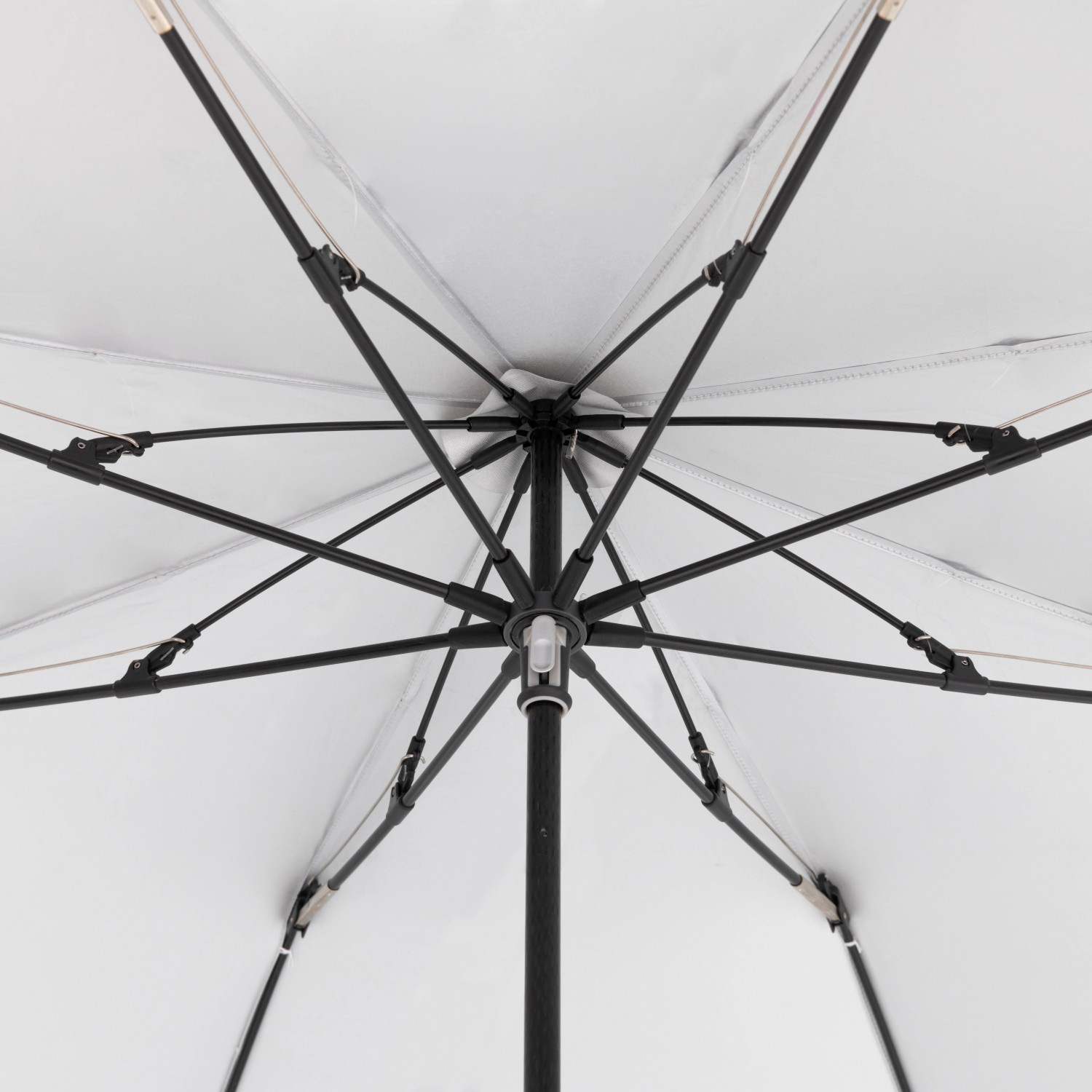 Detailaufnahme des Doppler Marktschirms Expert Ø 156 cm Blau, zeigt die Konstruktion und Knickfunktion.