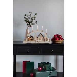 Konstsmide Holzsilhouette mit 7 Leuchtkerzen, naturfarbene Weihnachtsdeko für den Innenbereich.