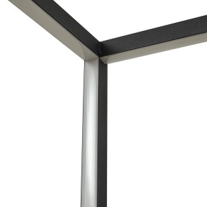 Detailaufnahme der schwarzen Lindby LED Stehlampe Birta, dimmbar, aus Metall.