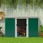 Outsunny Gerätehaus mit Schiebetür, grün, mit Fahrrad und Gartengeräten im Inneren.