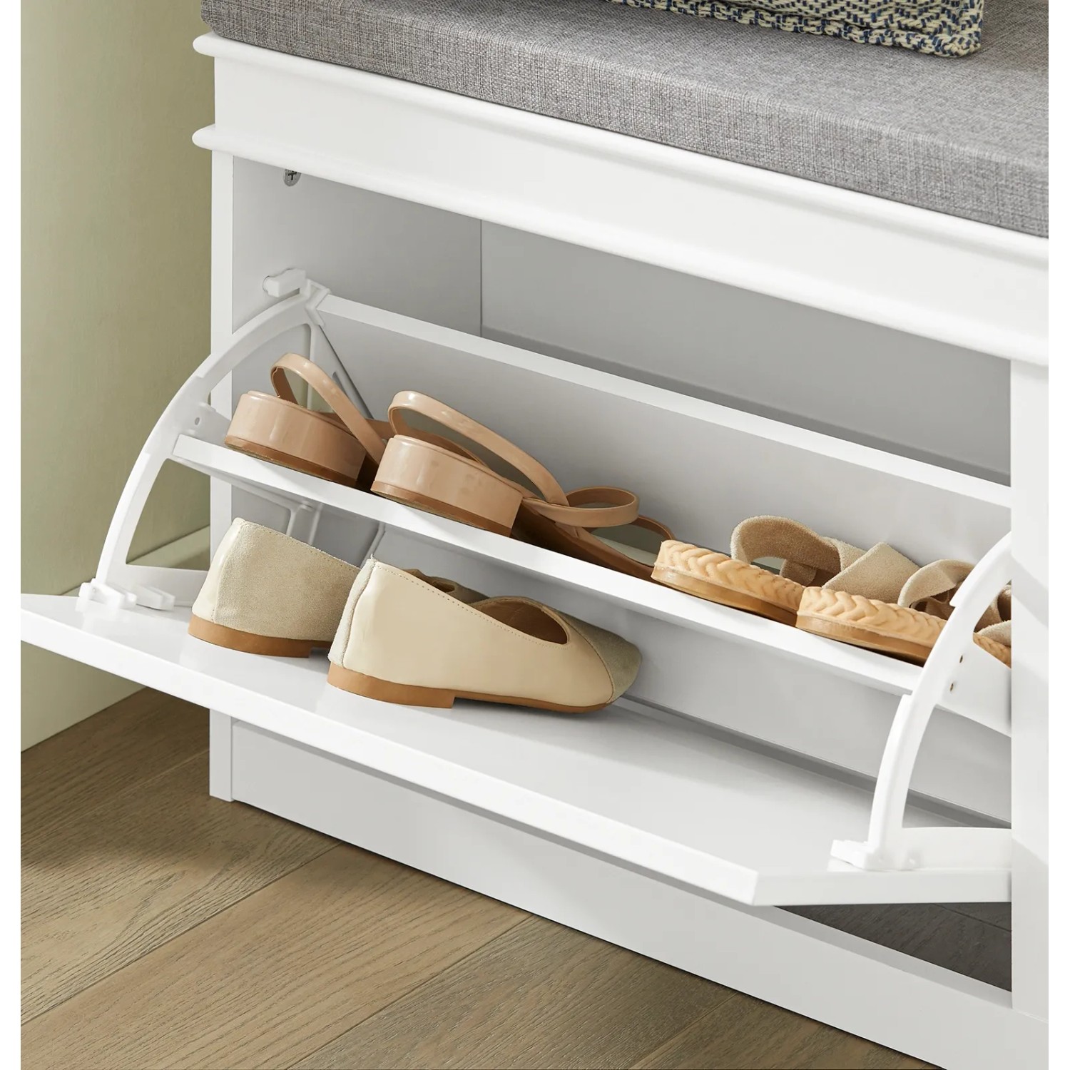 SoBuy Schuhbank FSR64-W mit zwei Schuhkippen, weiß, mit Schuhen.