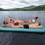 Bestway Hydro Force Floating Platform Sun Soaker für 4 Personen auf dem Wasser.