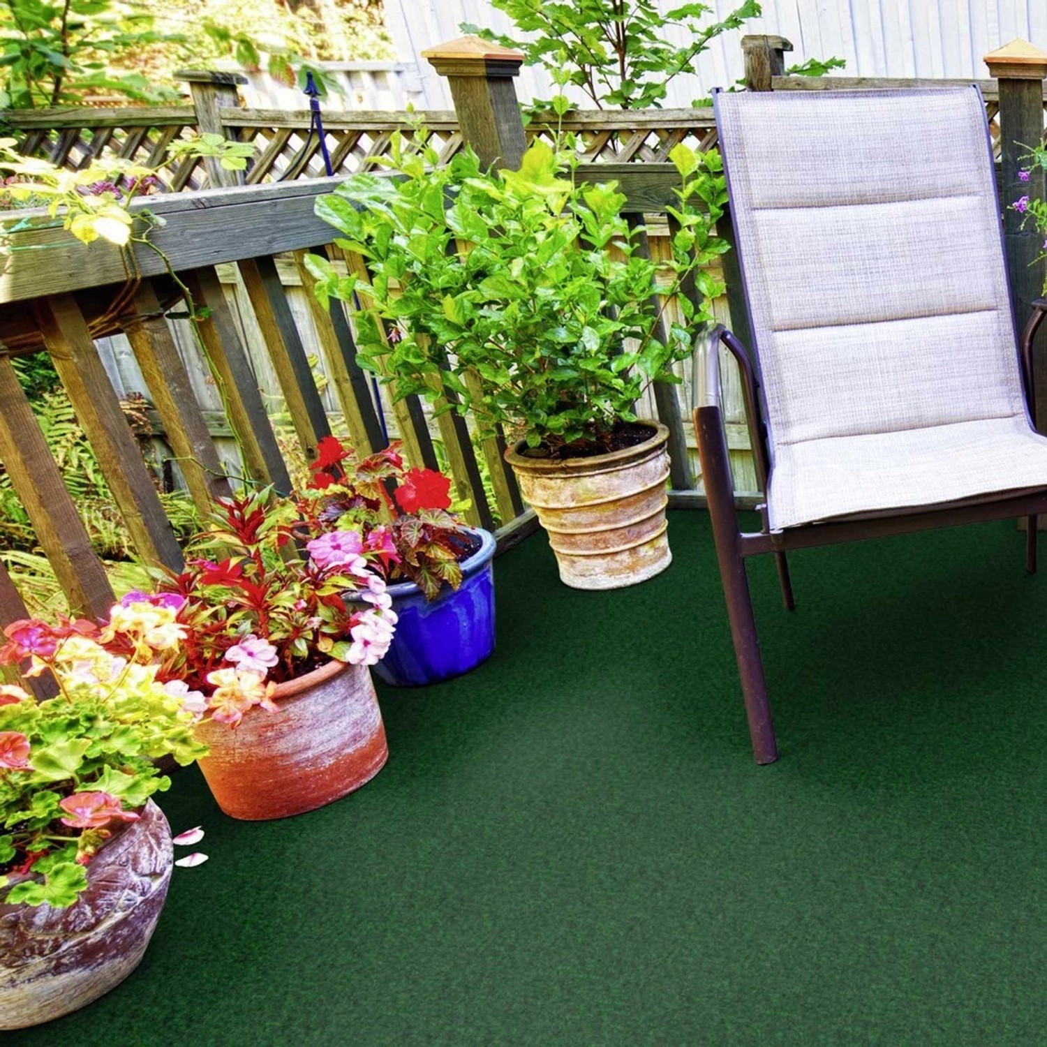 BRICOFLOR Rasenteppich für Balkon mit Drainage Noppen Kunstrasen Dunkel