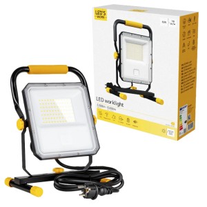 LED Arbeitsstrahler von LED's Work, 50W, 5500 Lumen, mit robustem, stoßfestem Gehäuse und integrierten Steckdosen.