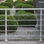 Weißes Dieda Geländerset aus Aluminium mit waagerechten Rundstäben für Balkon oder Terrasse.