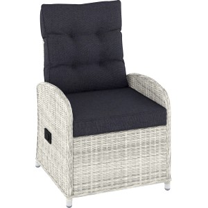 Loungesessel des Kalgan Lounge-Set: Eisgraues Wicker, anthrazitfarbene Kissen. Gartenmöbel für entspannte Stunden.