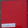 Detailaufnahme: Hochglanz-roter Pflanzkübel aus Fiberglas, quadratisch.
