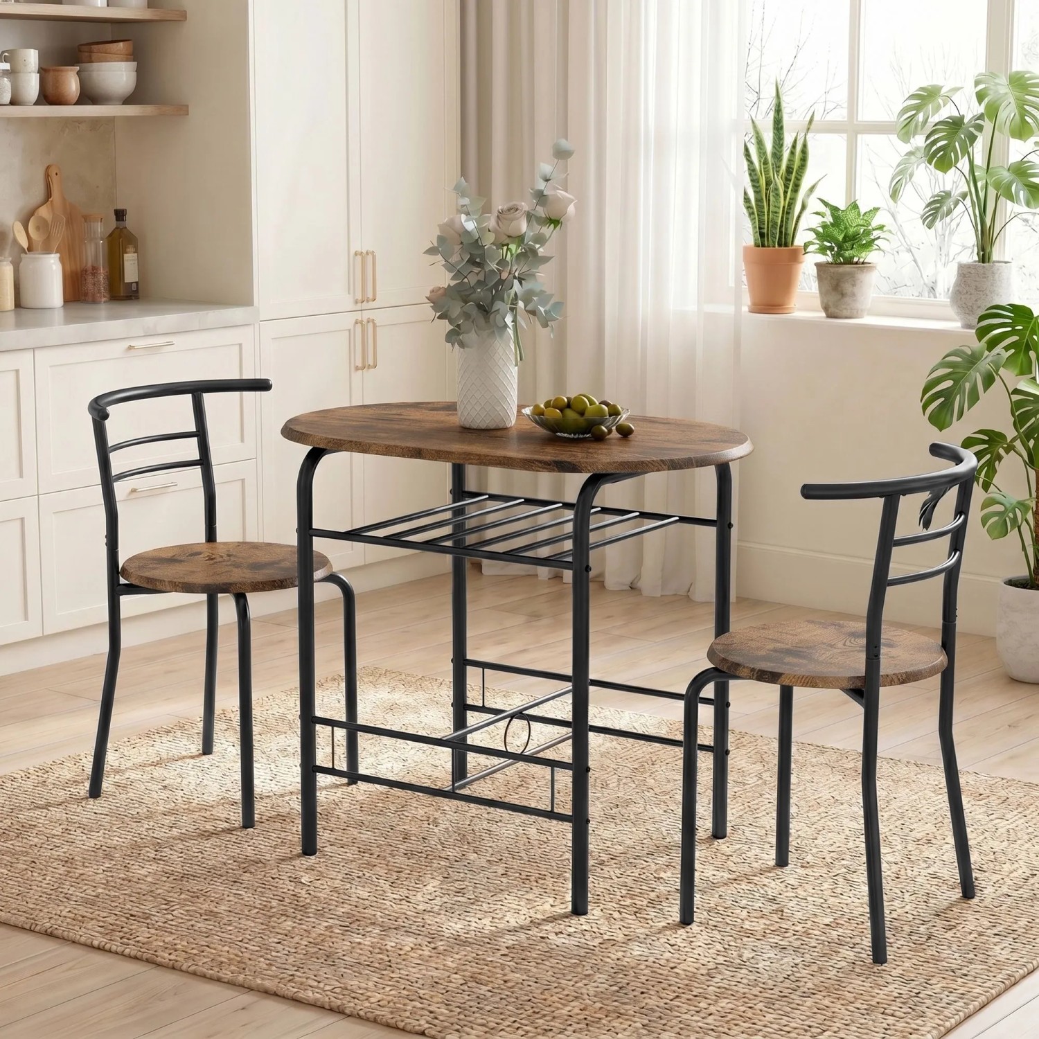 Rustikal-braunes Essgruppen-Set aus MDF und Metall mit ovalem Tisch, zwei Stühlen und Ablagefach. Ideal für kleine Räume.
