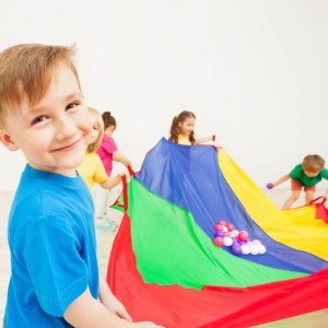 Relaxdays Schwungtuch Polyester Blau Rot Gelb Grün mit 8 Griffen ø 350 cm 0,6 kg