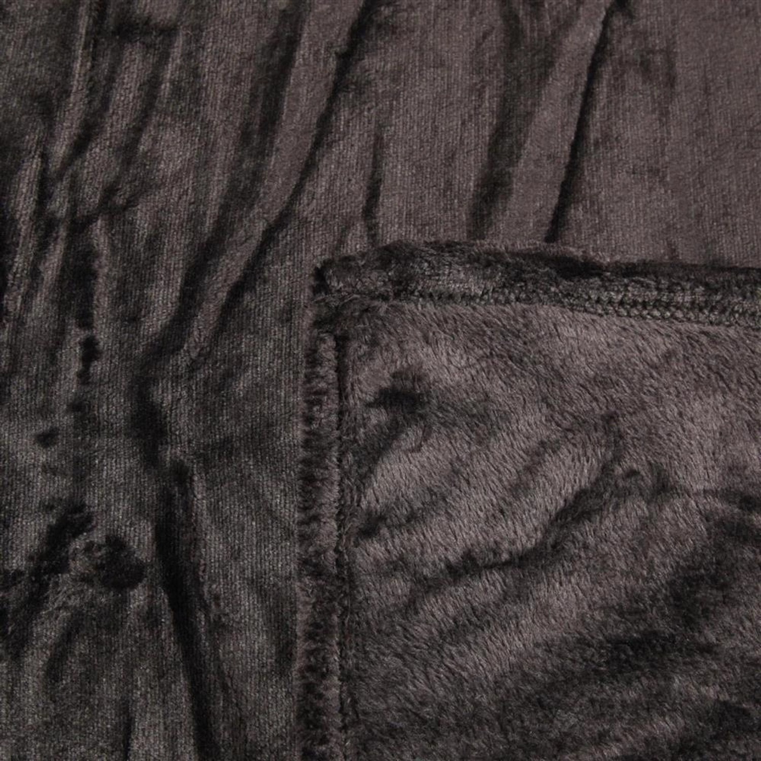 Bestlivings Kuscheldecke Celina, schwarz, 220x240 cm. Weiche Wohndecke aus Polyester.