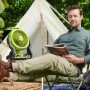 Ryobi Akku-Ventilator One+ RF18-0, grüne Whisper-Serie, mit Mann vor Zelt. Akkugerät für Camping & Freizeit.