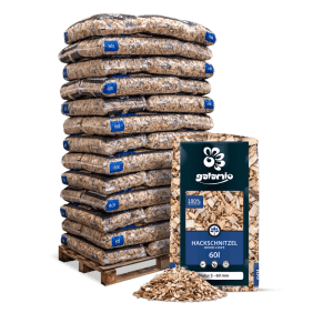 Palette mit 39 Säcken Galamio Holzhackschnitzel Natur 60l. Helle Holzspäne als Mulch für Garten und Beete.