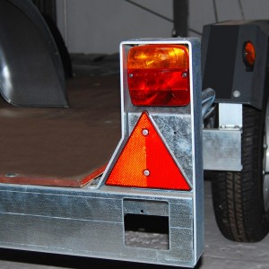 Las Dreieck Reflektor (2 Stk.) rot für PKW Anhänger. Zubehör für Autoanhänger.