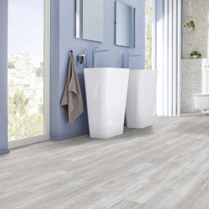 Badezimmer mit Project Floors Klebe-Vinylboden Home/30 PW 3070/30 in gekalkter Holzoptik.