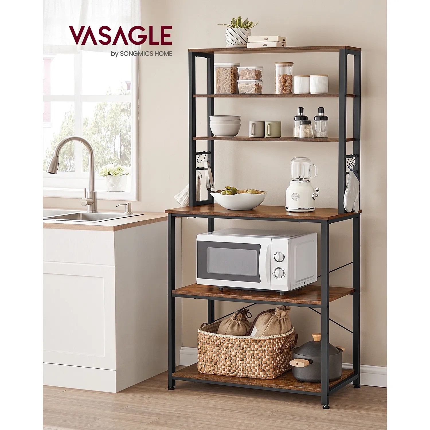 Vasagle Küchenregal mit 6 Ebenen, Haken, braun-schwarz, mit Küchenutensilien und Geräten.