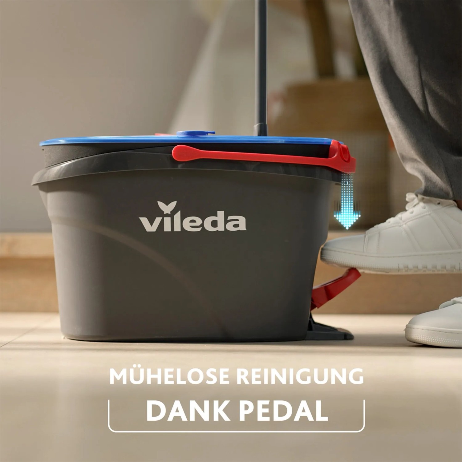 Vileda H2PrO Reinigungs-Set: Eimer mit Pedalbedienung für mühelose Bodenreinigung.