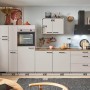 Moderne pino Küchenzeile in Kaschmirgrau, 350cm breit, mit Geräte- und Apothekerschrank. Inklusive E-Geräte.