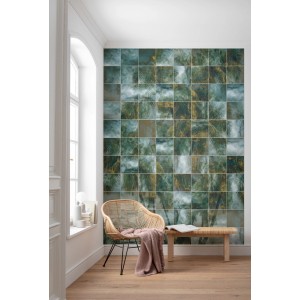 Komar Vlies Fototapete Palm Puzzle, 200x280 cm, mit grünem Palmenmuster im Wohnraum.