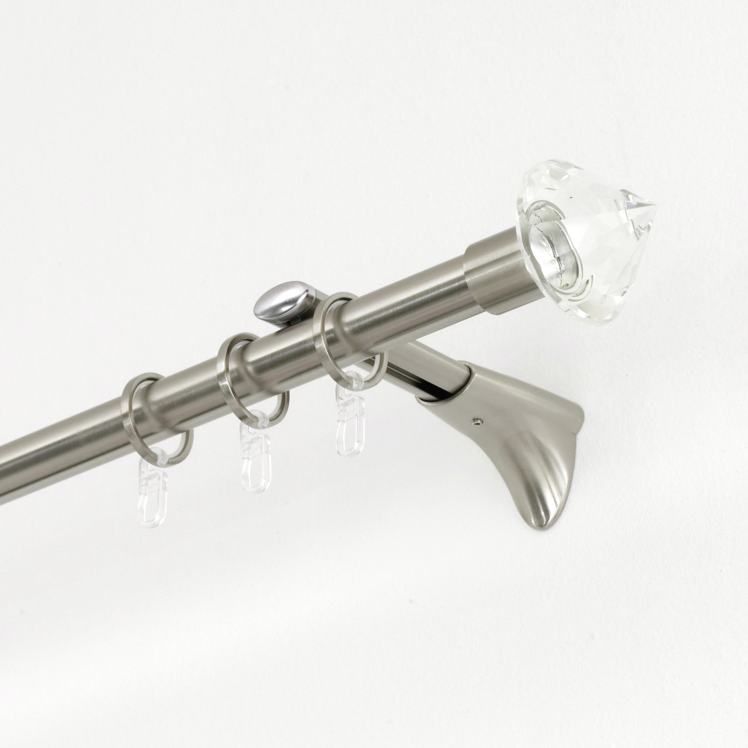 Gardinia Universal Träger Chicago Edelstahl-Optik mit Gardinenstange, Ringen und transparenten Gleitern.
