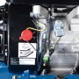 Detailaufnahme des Motors der Scheppach HP1400S Rüttelplatte. Baumaschine mit rotem Benzinhahn.