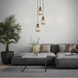 Briloner Pendelleuchte Royk mit 3 Rauchglas-Schirmen und Holzapplikation über Wohnzimmer-Szene.
