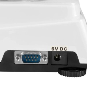 Detailaufnahme der PCE Instruments Abfüllwaage BSK 1100: RS232 Schnittstelle und 6V DC Anschluss.