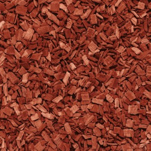 Nahaufnahme: Galamio Holzhackschnitzel Rot, Dekormulch für den Garten.