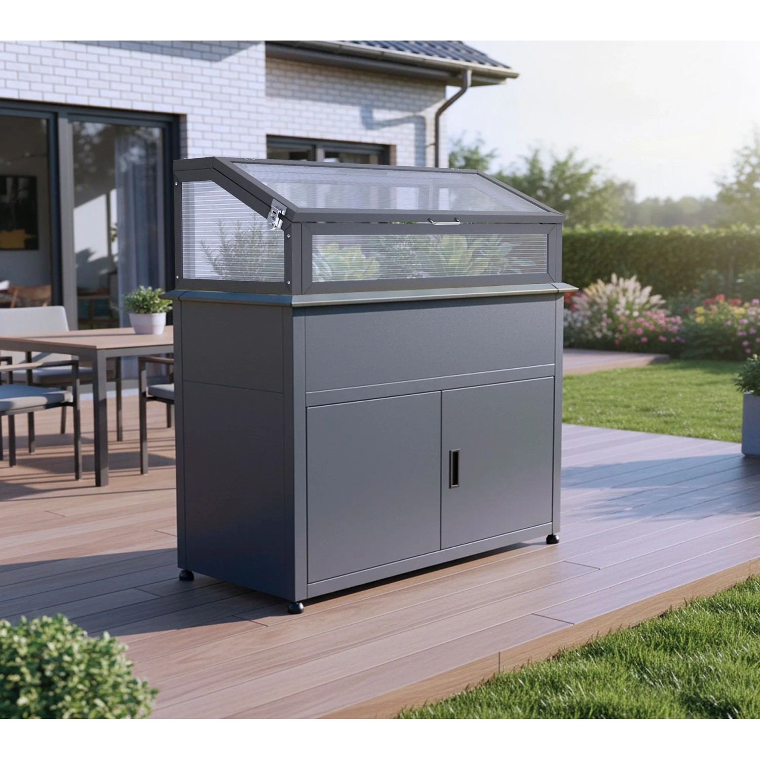 Anthrazitfarbenes Westmann Hochbeet Plexa Plus mit Frühbeetaufsatz und Stauraum auf Holzterrasse im Garten.