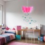 Pinke Näve Pendelleuchte Kizi im Kinderzimmer. Schmetterlingsdesign.