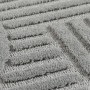 Detailansicht des silbernen Ayyildiz Kurzflorteppichs mit geometrischem 3D-Relief.