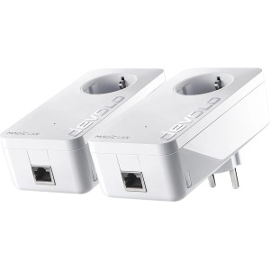 Devolo Magic 1 LAN Starter Kit: Zwei weiße Powerline Adapter mit integrierter Steckdose und LAN-Anschluss.