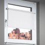 Weißes My Deco Rollo Verspannt Flex am Fenster, stufenlos verstellbar für Sichtschutz.