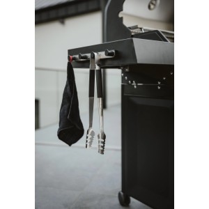 Enders Grillbesteckhalter Mags am Grill mit Zange und Tuch. Magnetische Halterung für Grillzubehör.