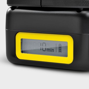 Detailaufnahme des Kärcher Akku Battery Power 18 V/2,5 Ah mit Anzeige des Ladezustands.